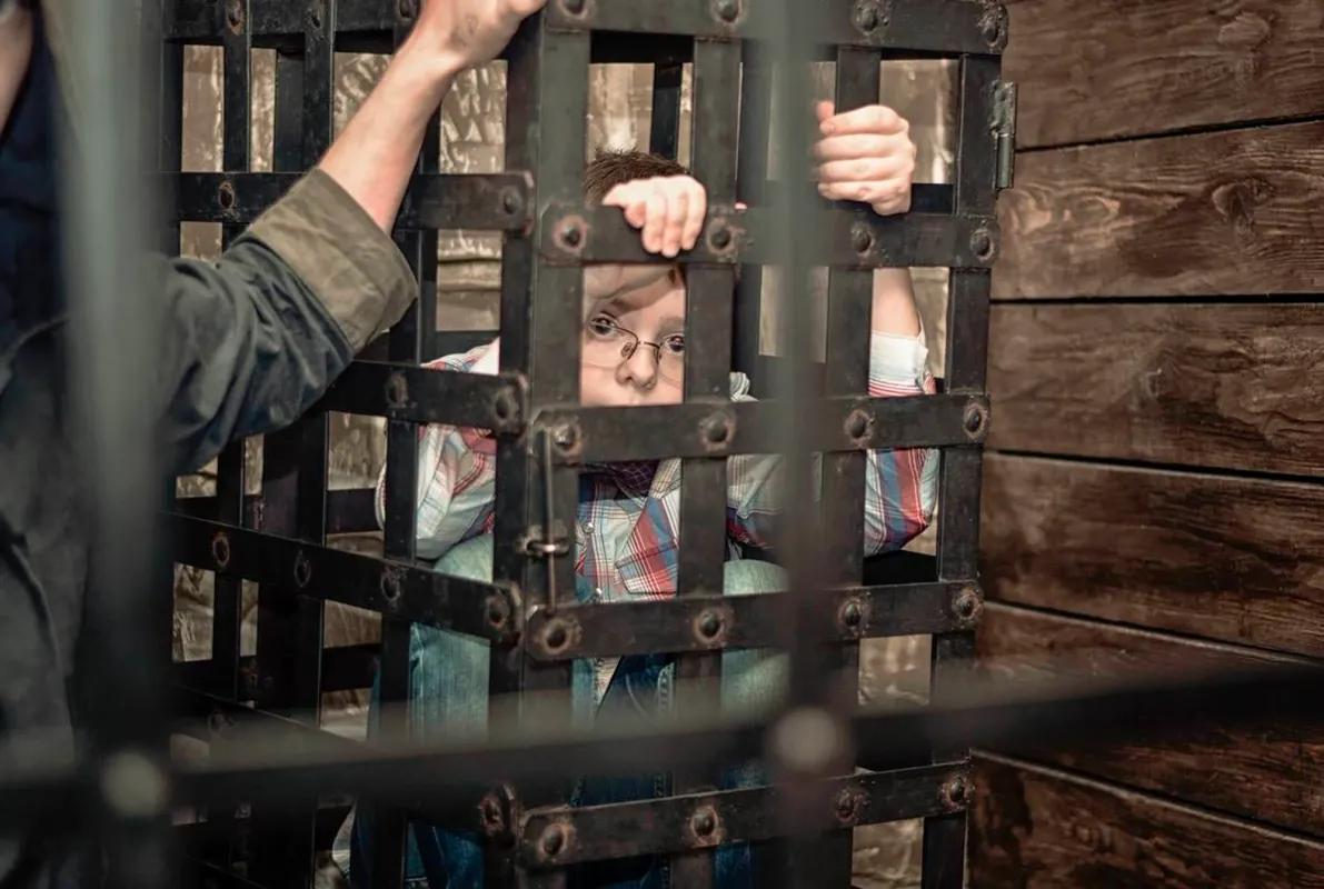 Узники подземелья