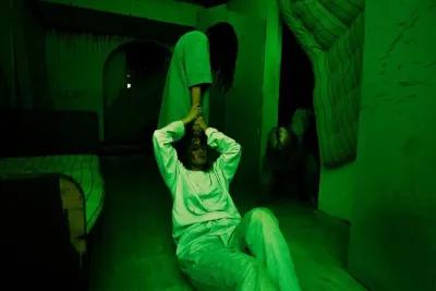 Outlast poster3
